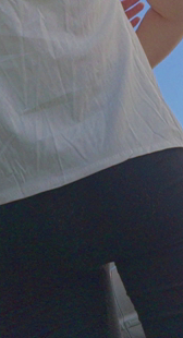 公交站包臀黑紧裤