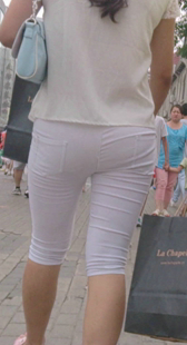 细腰宽臀白紧裤