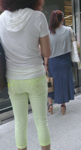 地铁重口味宽臀少妇