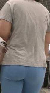 走路都夹这么紧