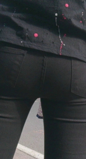 大屁股黑紧裤视频