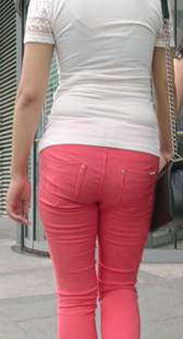 大屁股红裤夹得紧