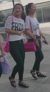 黑紧打底小靓妇