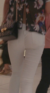 商场深沟白紧裤