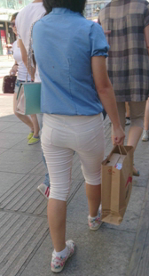 宽臀白紧大屁股少妇