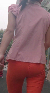 红裤包臀大屁股少妇