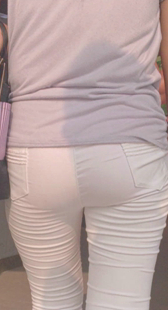 圆臀白裤口味重