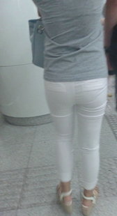 少妇超紧白裤内痕明显