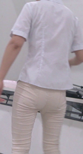 展会白布裤小妹