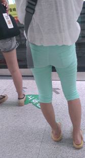 地铁大屁股下垂