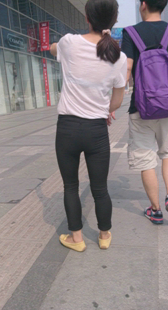 黑裤小少妇如此会扭