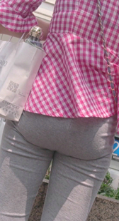 街拍呢绒包臀少妇