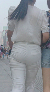 大屁股白裤少女