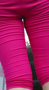 性感红裤少妇上电梯