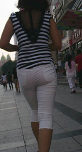 性感白裤少妇内痕明显