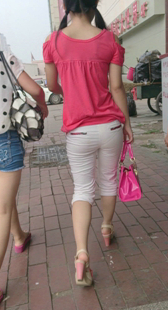 大屁股白紧裤很会扭