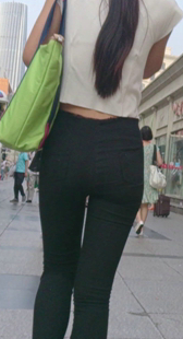 高挑黑裤长腿屁股大