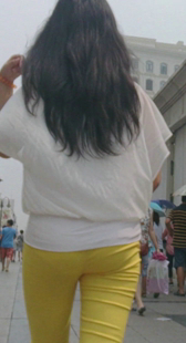 街拍黄色紧身裤