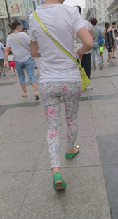 花裤宽臀小少妇