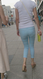 性感蓝裤内痕明显