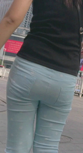 大屁股蓝裤小妹