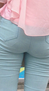 超紧蓝裤屁股宽