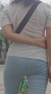 紧身蓝裤等公交