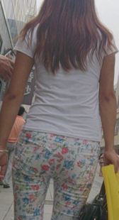 花裤宽臀紧身少妇