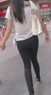 小少妇屁股还是挺翘的