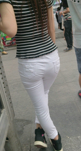 白紧裤站着都要这么夹