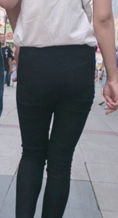 包臀黑裤清晰内痕