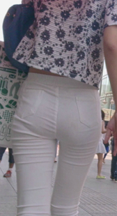 高腰长腿白裤身材变形