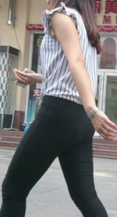 黑裤小少妇走路快