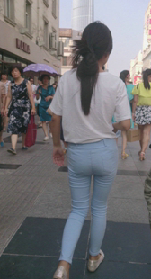 蓝紧包臀细腿少妇