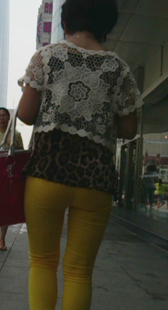 黄裤紧身PP下榻