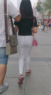 小少妇白紧裤视频