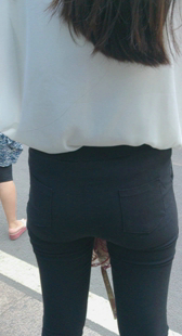 等公交宽臀黑紧裤