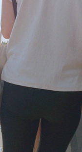 包臀黑裤和重口味牛仔