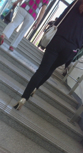 细高跟长腿小少妇