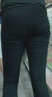 黑紧包臀上电梯