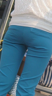 超紧包臀蓝裤等公交