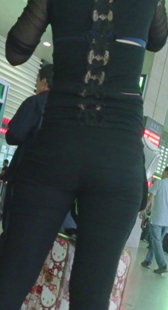跟拍大屁股包臀黑裤