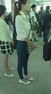 包臀黑紧裤小靓妇