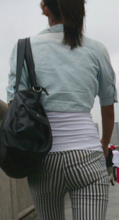 条纹布裤已经夹不紧