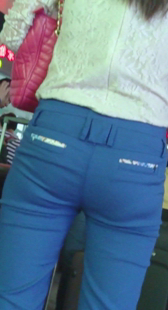 小少妇蓝裤勒这么紧