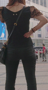 黑裤少妇腿张这么开