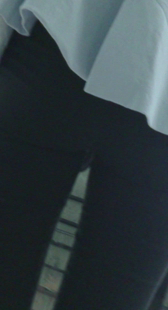 地铁长腿黑紧裤