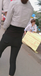 黑紧布裤屁股大