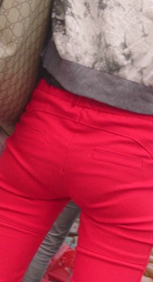 街拍红紧裤内痕明显