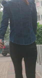 高跟宽臀黑紧裤